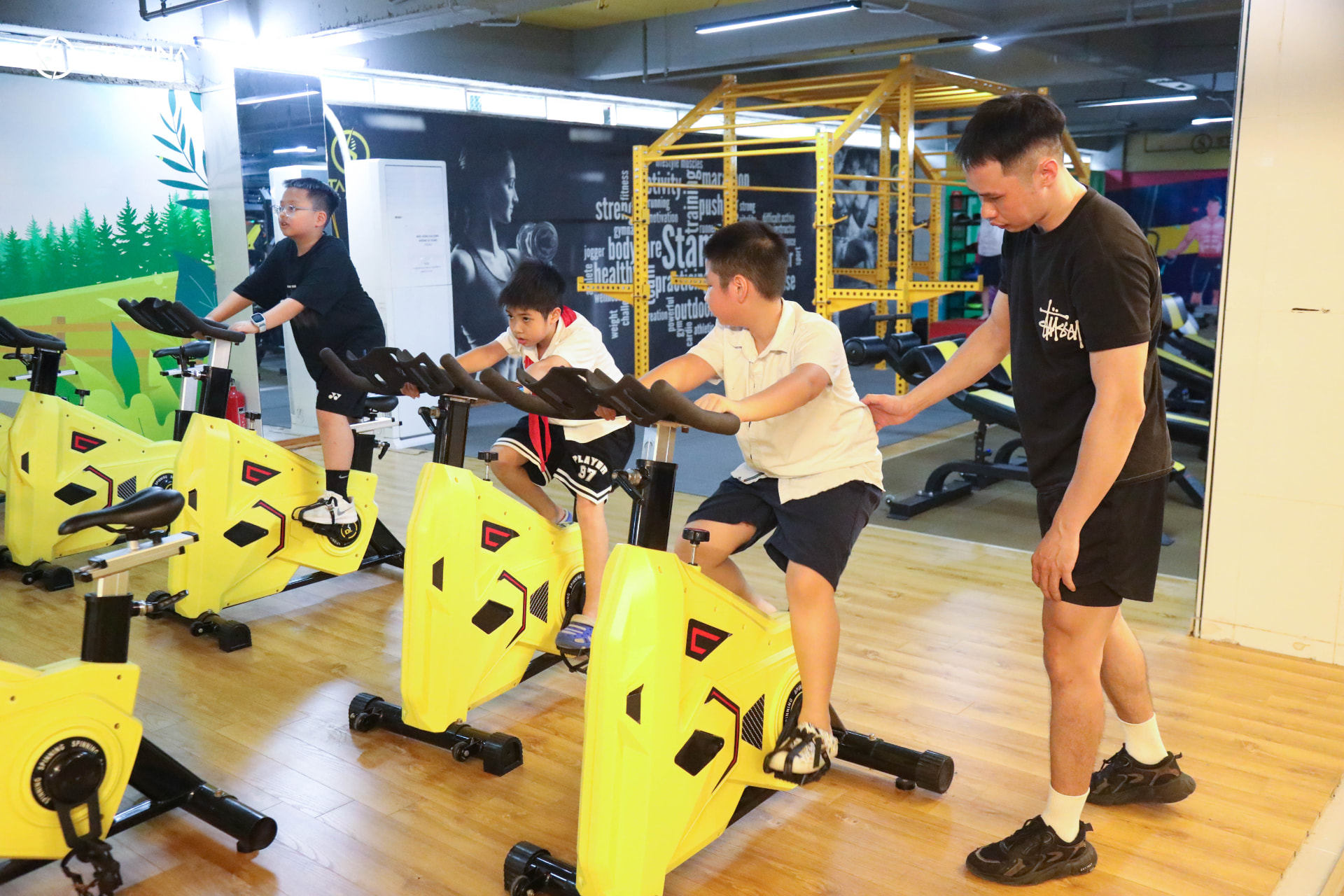 Rèn sức bền với xe đạp tập trong phòng Gym