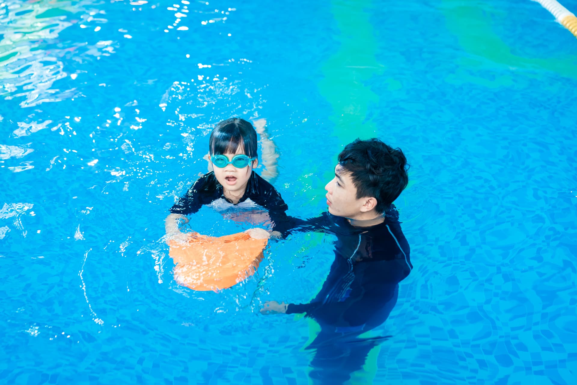 Câu lạc bộ bơi nâng cao
