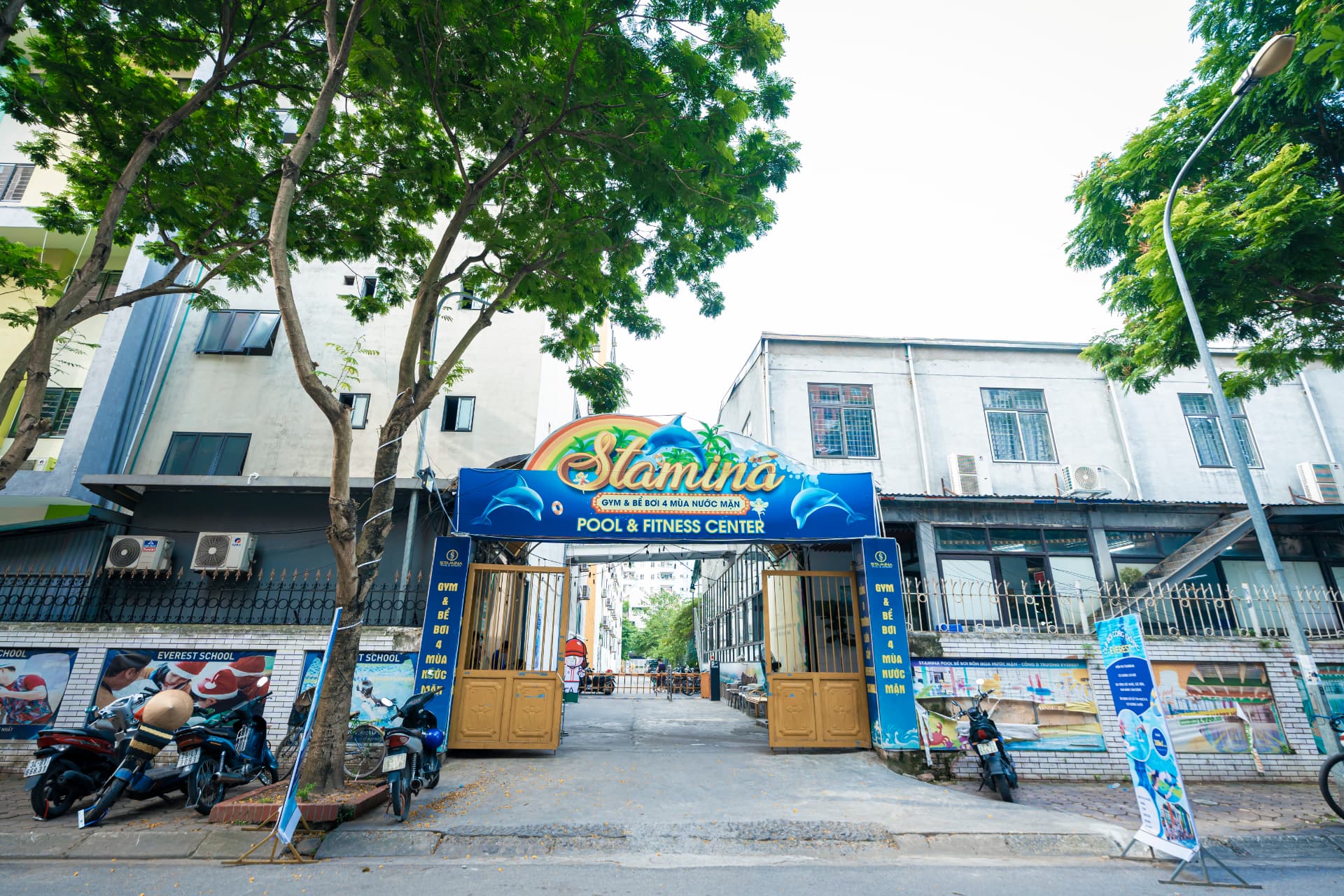 cổng vào STAMINA Pool & Sports tại Hoàng Quốc Việt